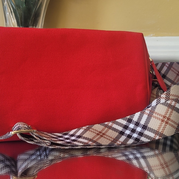 Burberry Pouch converted into to shoulder bag or cross body - Picture 13 of 16